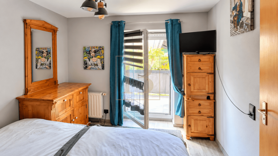 Schlafzimmer mit wundersch�nen Blick auf den Balkon Etagenwohnung Dransfeld