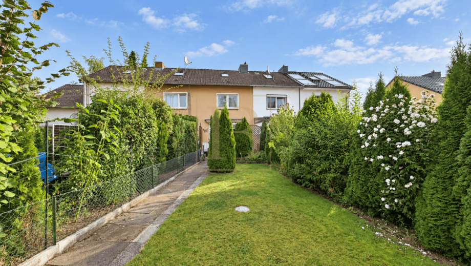 Garten mit Blick zum Haus Reihenmittelhaus Uelzen