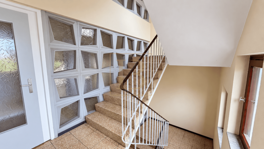 Helles und gepflegtes Treppenhaus Etagenwohnung L�neburg
