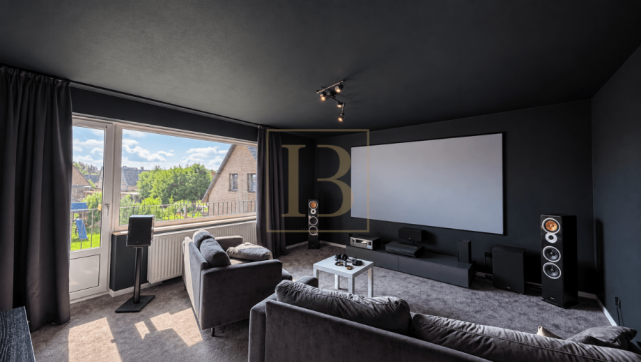 DG: Gro�z�giger Wohnbereich mit Balkon Zweifamilienhaus Wrestedt