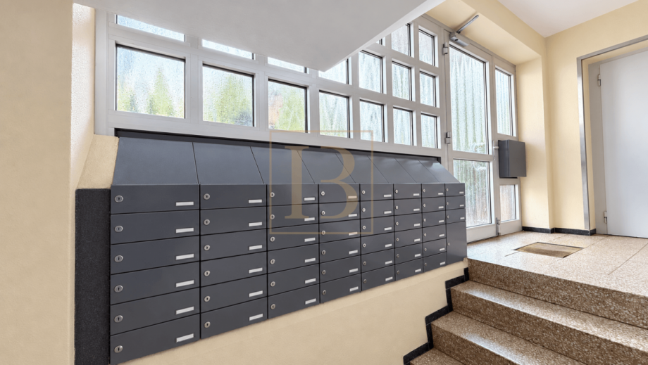 Hauseingang mit gepflegtem Empfangsbereich Etagenwohnung L�neburg