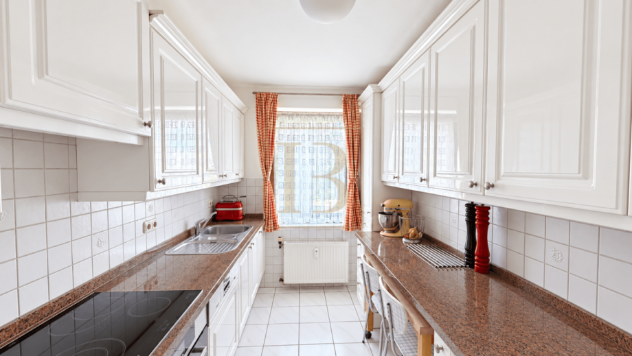 Hochwertige Einbauk�che mit durchdachter Ausstattung Etagenwohnung L�neburg