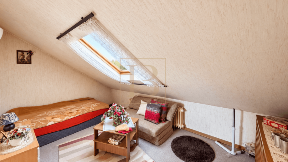 Zimmer DG 1: Vielseitiger Wohnraum Reihenmittelhaus Uelzen