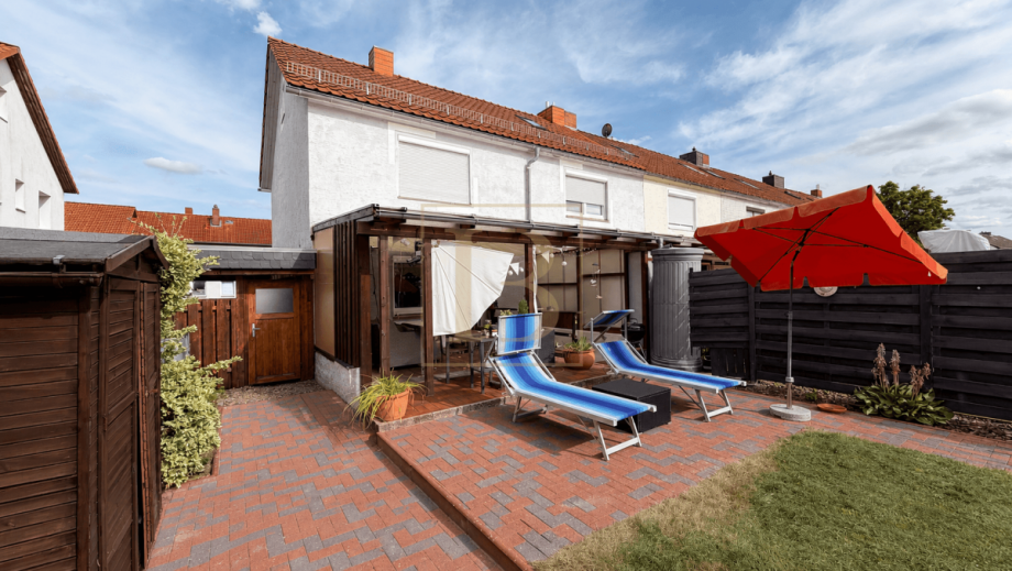 �berdachte Terrasse mit Blick ins Gr�ne Reihenendhaus Uelzen