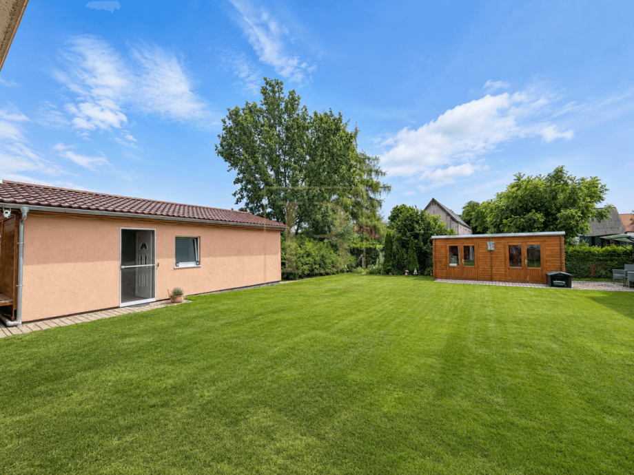 Nebengeb�ude mit zus�tzlichem Gartenhaus Bungalow Ehra-Lessien