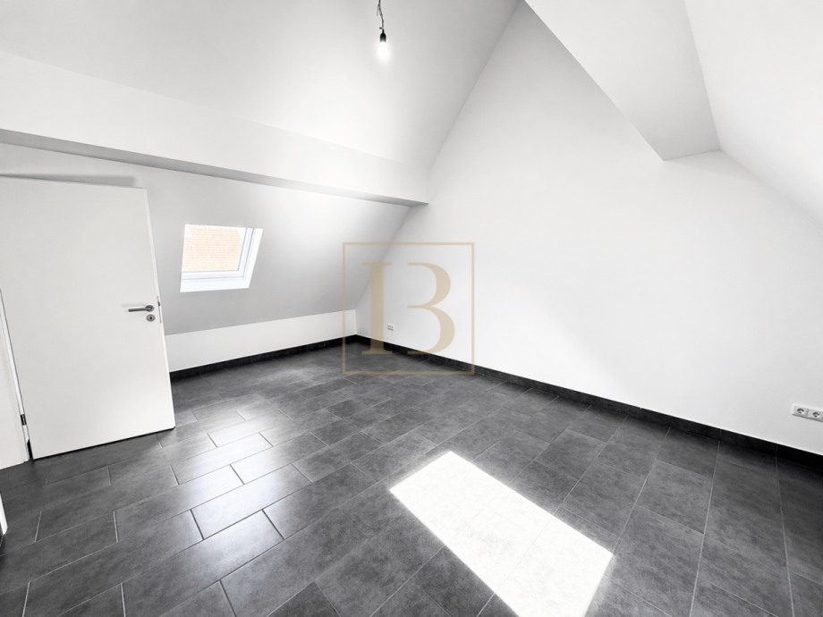Lichtdurchflutetes Schlafzimmer im Obergeschoss Doppelhaush�lfte S�dheide