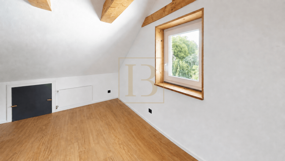 Dachgeschoss mit sichtbaren Holzbalken Reihenendhaus Uelzen