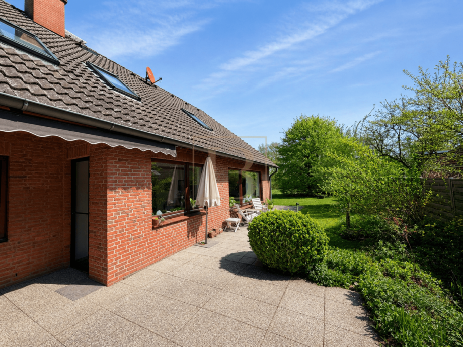 Privater Au�enbereich mit Terrasse und gr�nem R�ckzugsort Einfamilienhaus Thomasburg